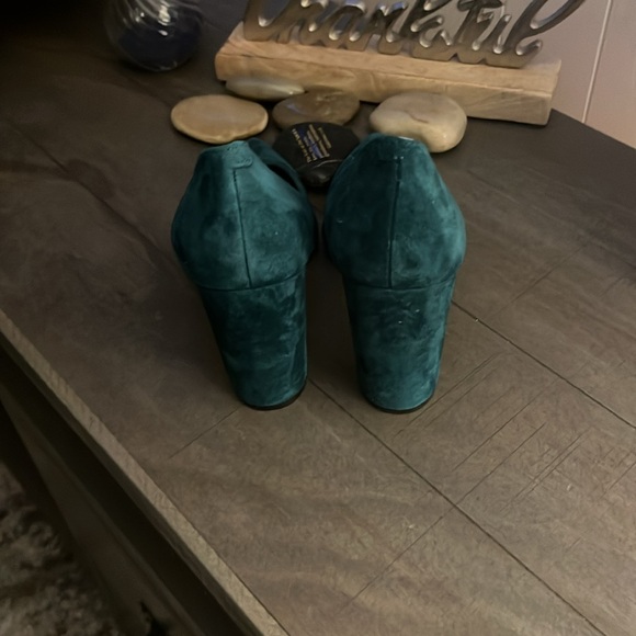 Heels - Picture 3 of 4